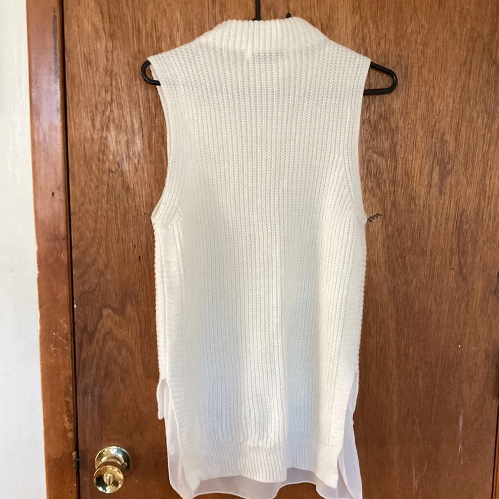 bishop & young top - Picture 4 of 4